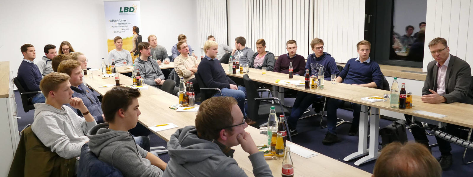 Junglandwirte diskutieren mit Prof. Dr. Ulrich Enneking